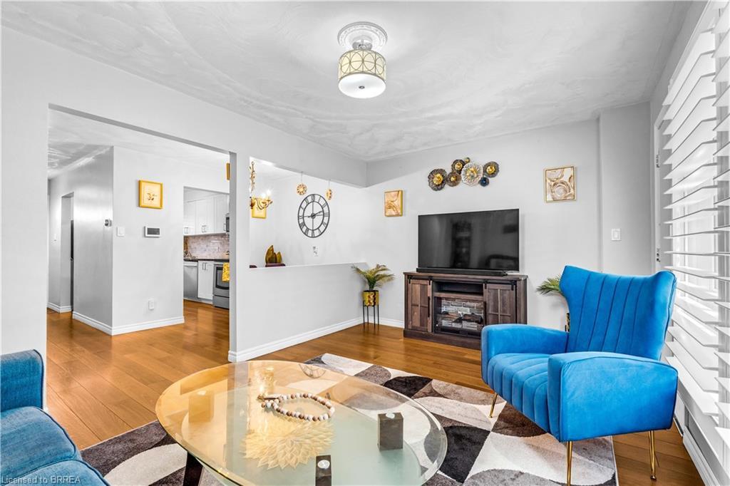 53-273 Elgin Street, Brantford, ON - Indoor Photo Showing Living Room