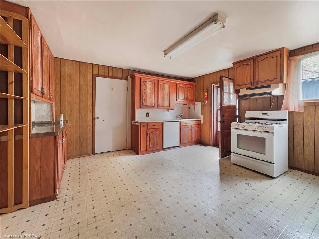 21 Ontario Street, Brantford, ON - Indoor Photo Showing Kitchen