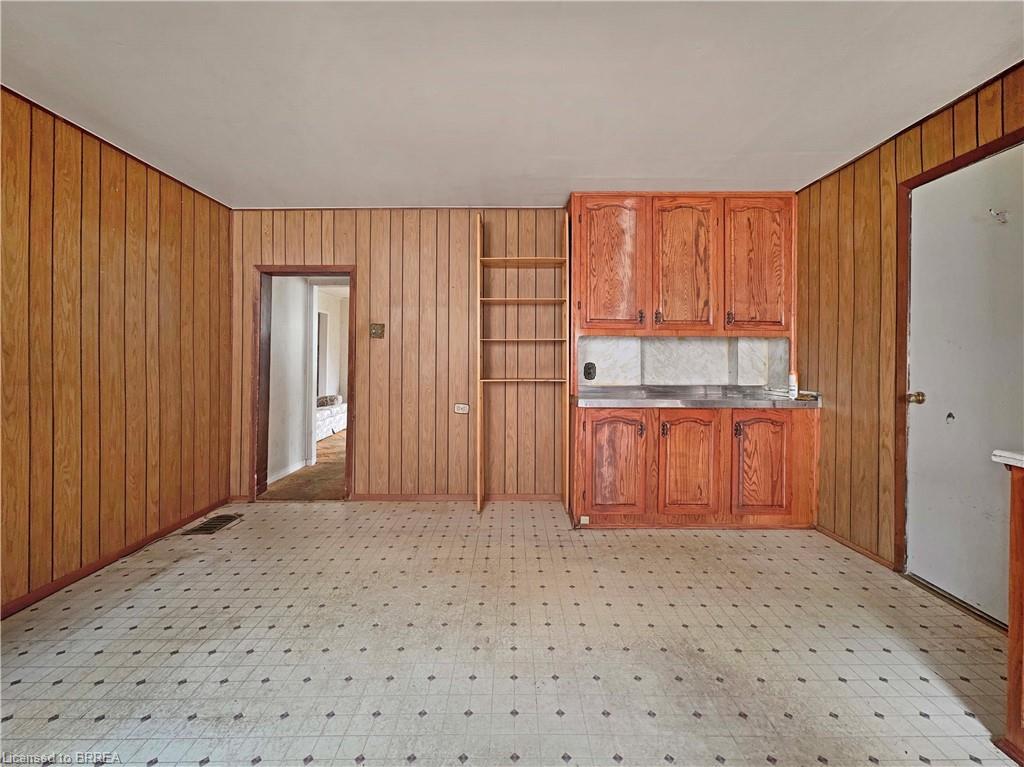 21 Ontario Street, Brantford, ON - Indoor