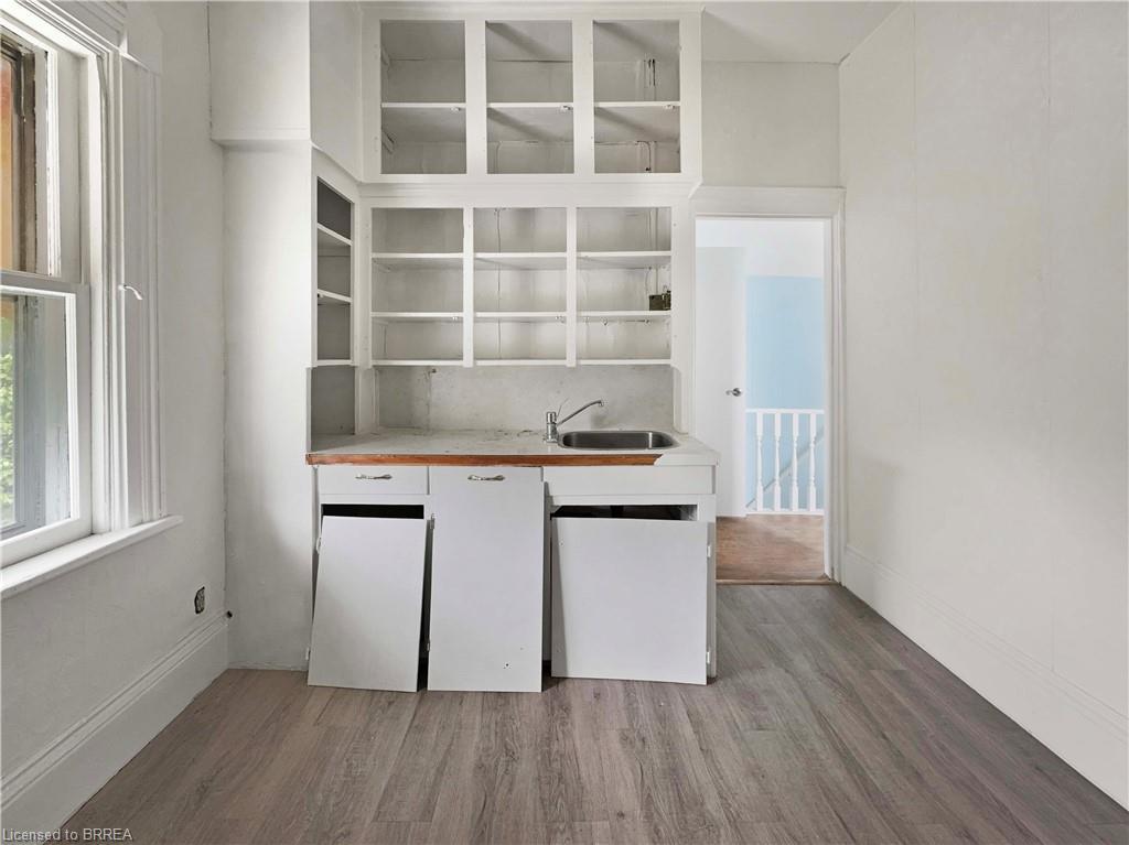 21 Ontario Street, Brantford, ON - Indoor