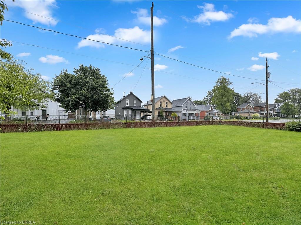 21 Ontario Street, Brantford, ON - Outdoor