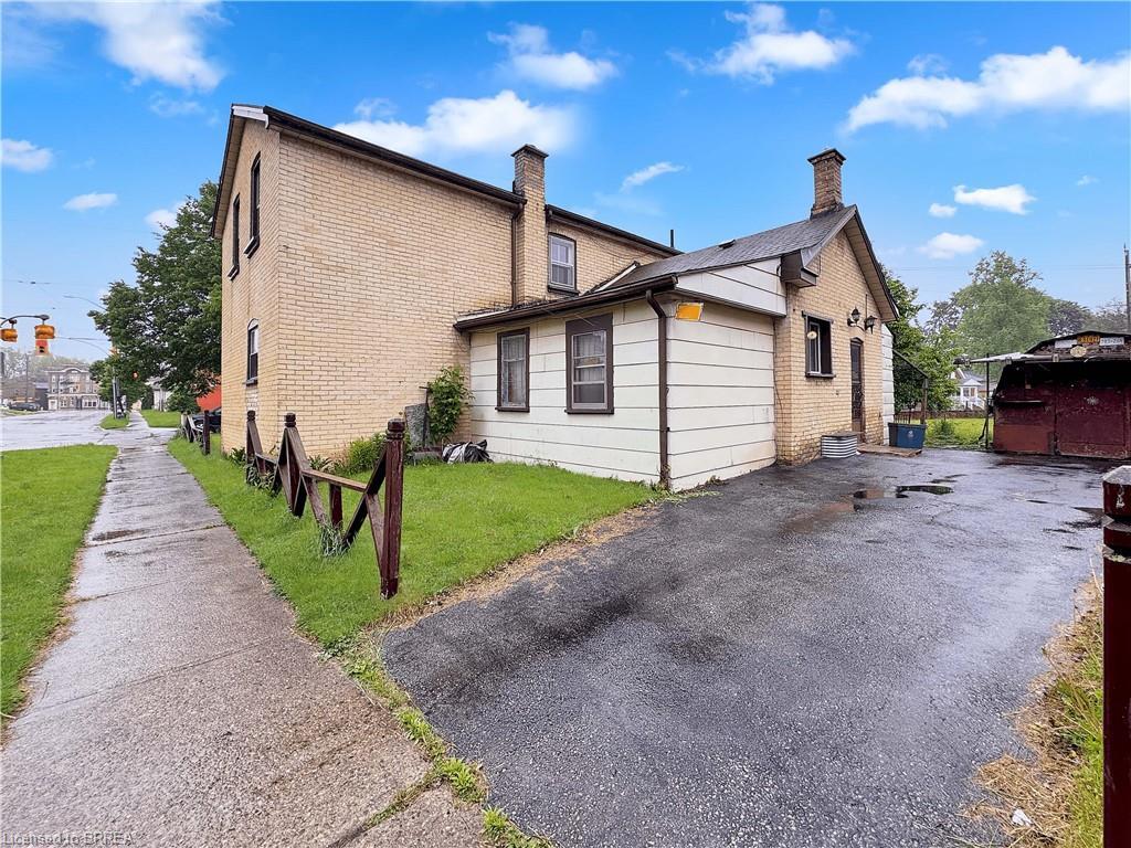 21 Ontario Street, Brantford, ON - Outdoor