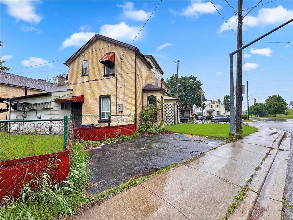 21 Ontario Street, Brantford, ON - Outdoor