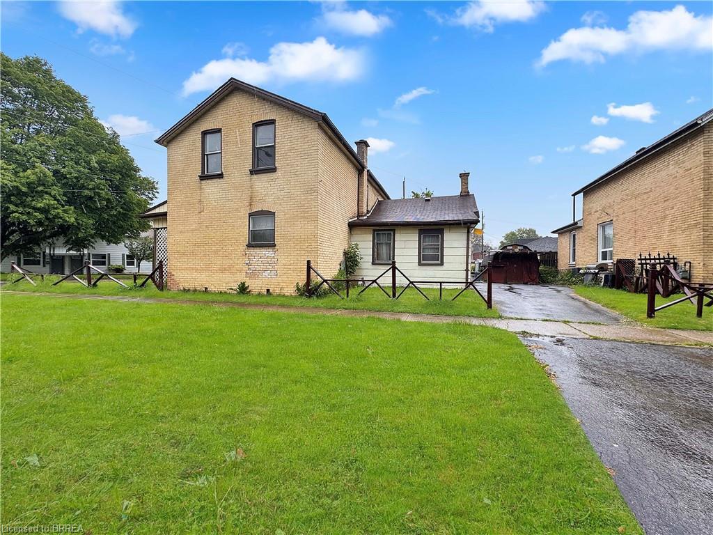 21 Ontario Street, Brantford, ON - Outdoor