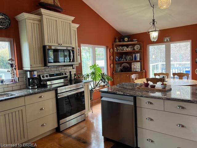 3302 Colin Street, Port Bruce, ON - Indoor Photo Showing Kitchen
