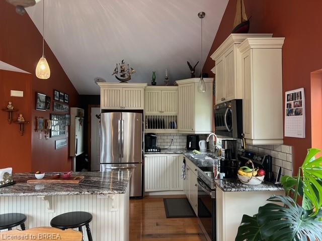 3302 Colin Street, Port Bruce, ON - Indoor Photo Showing Kitchen