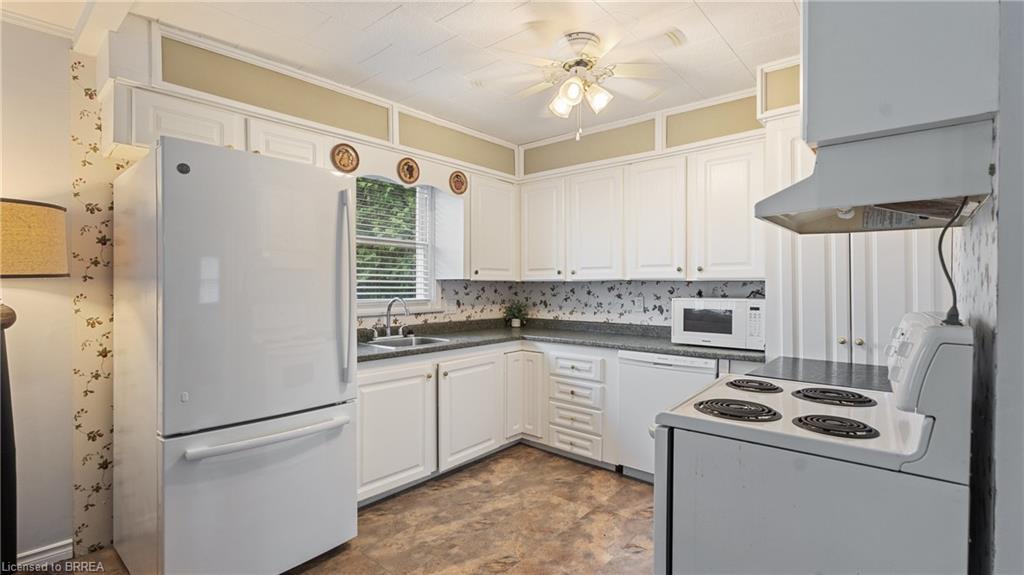 303 Cedar Drive, Turkey Point, ON - Indoor Photo Showing Kitchen