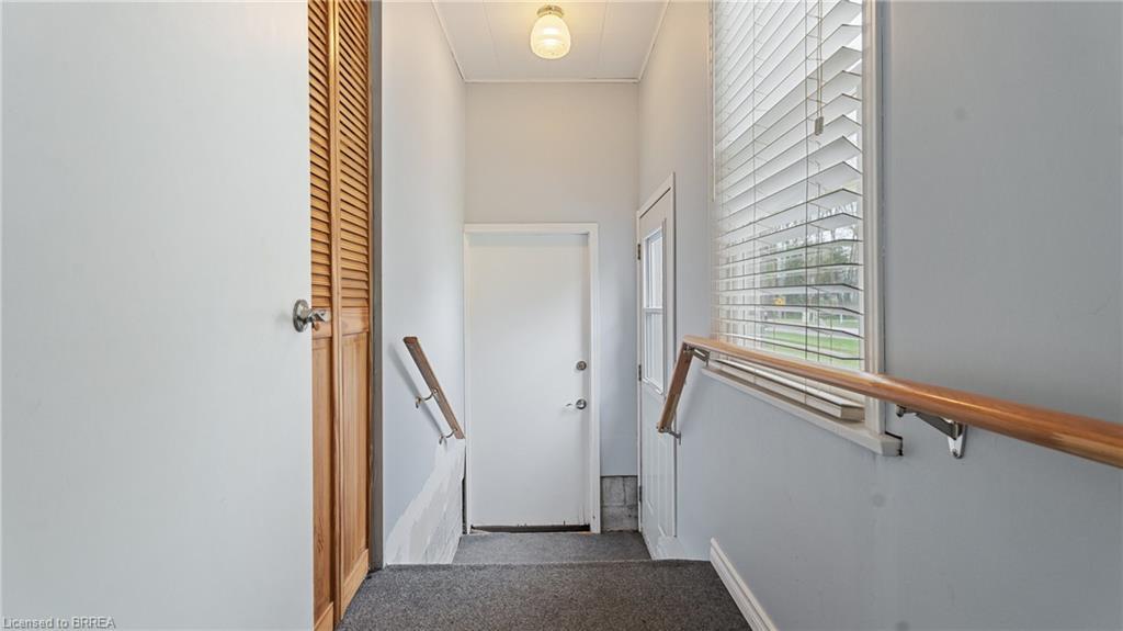 303 Cedar Drive, Turkey Point, ON - Indoor Photo Showing Other Room