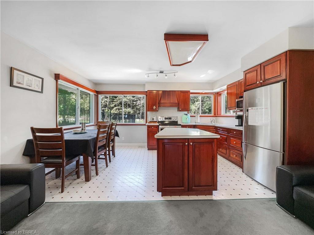 43 Pleasant Ridge Road, Brantford, ON - Indoor Photo Showing Kitchen