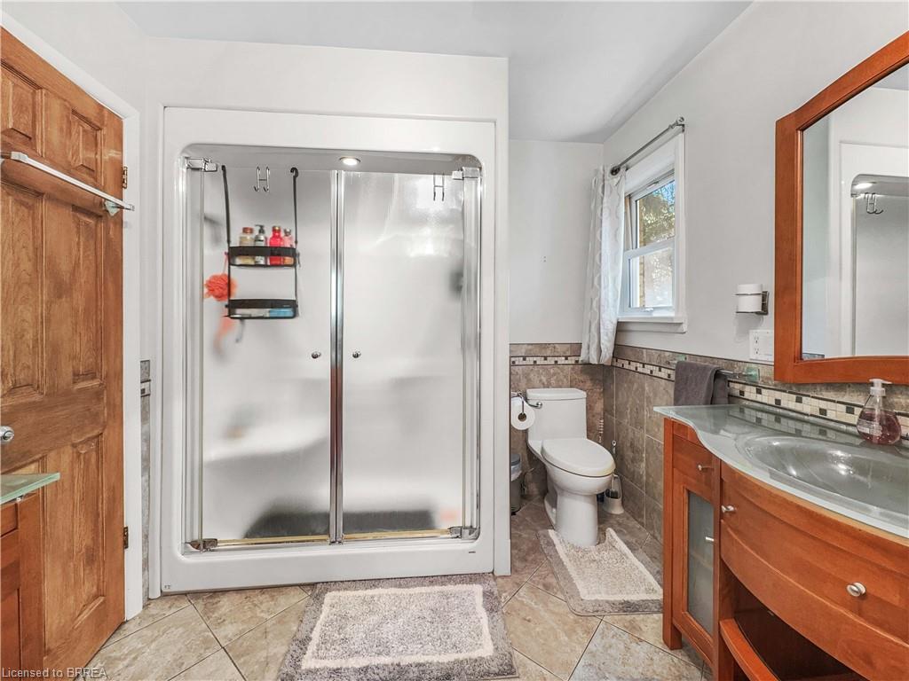 43 Pleasant Ridge Road, Brantford, ON - Indoor Photo Showing Bathroom