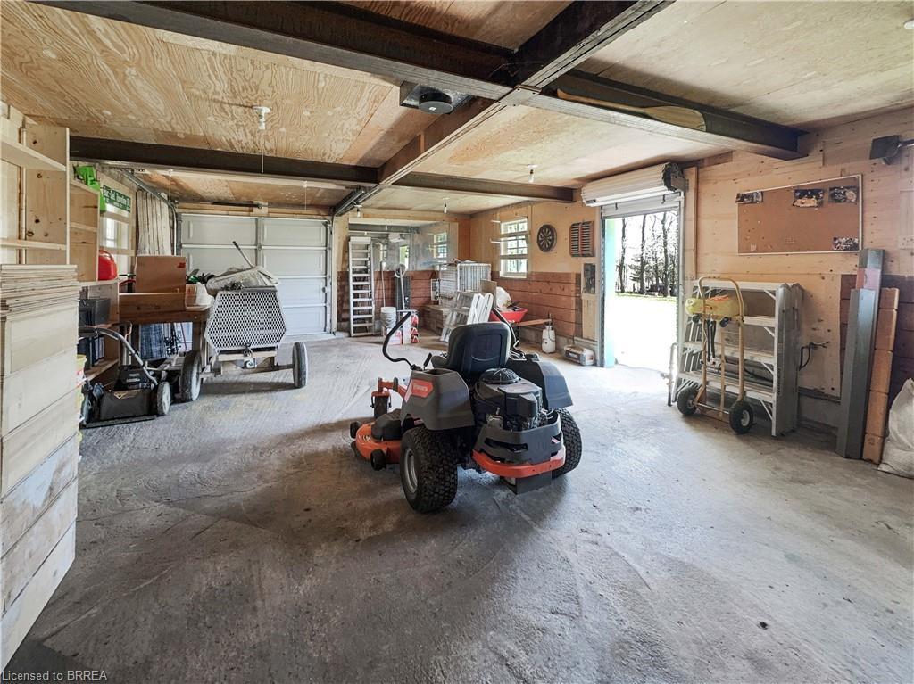 43 Pleasant Ridge Road, Brantford, ON - Indoor Photo Showing Garage