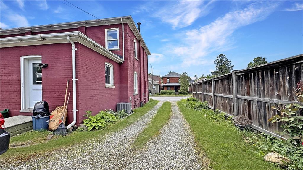 273-275 Brant Avenue, Brantford, ON - Outdoor With Exterior