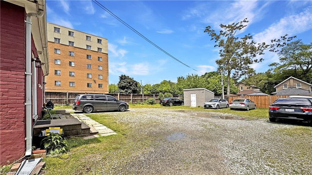 273-275 Brant Avenue, Brantford, ON - Outdoor