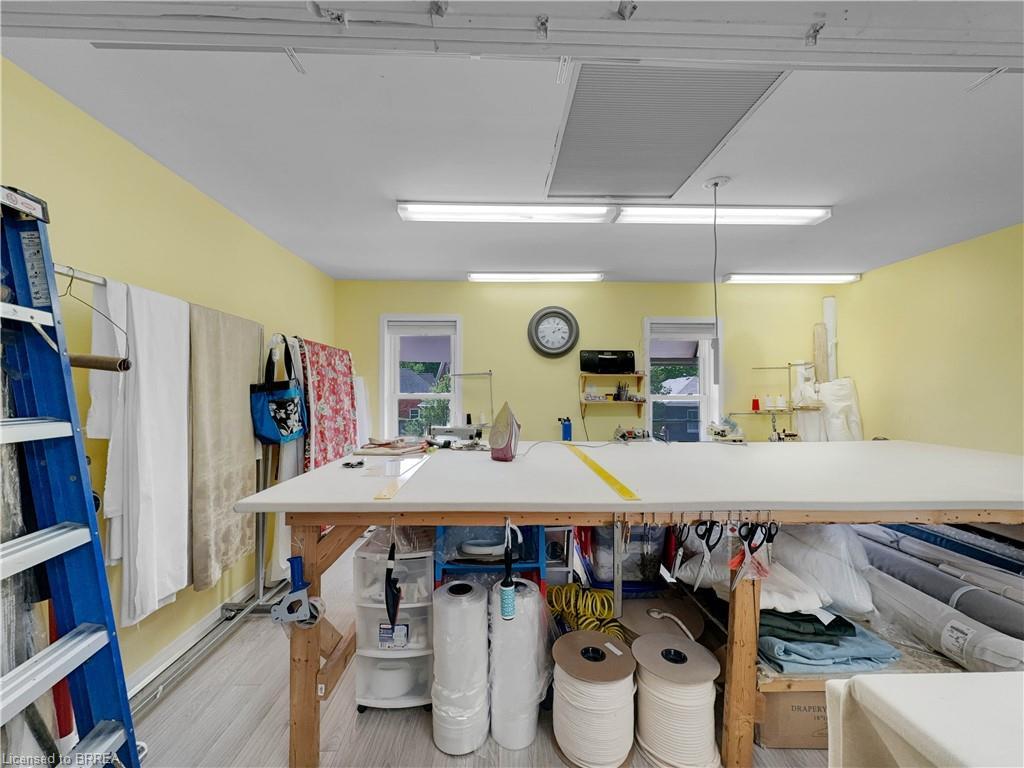 273-275 Brant Avenue, Brantford, ON - Indoor Photo Showing Other Room