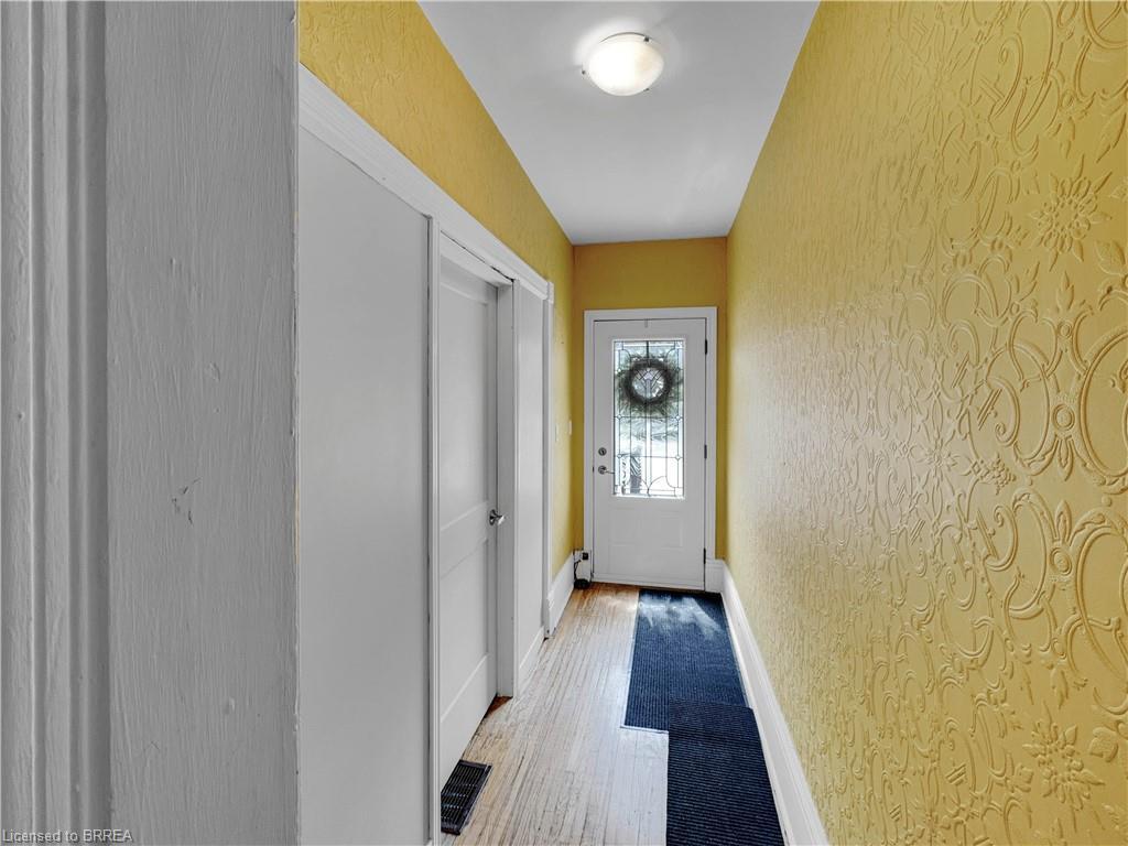273-275 Brant Avenue, Brantford, ON - Indoor Photo Showing Other Room