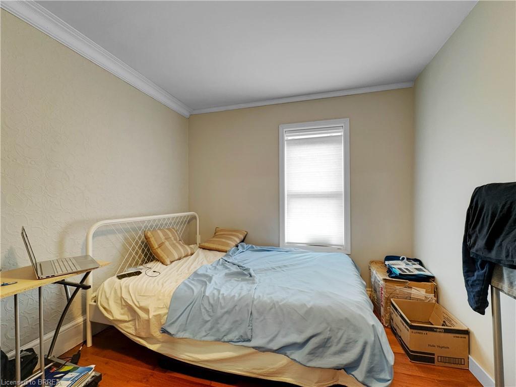 273-275 Brant Avenue, Brantford, ON - Indoor Photo Showing Bedroom