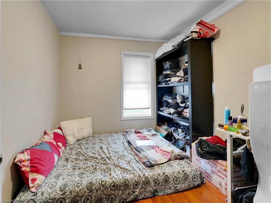 273-275 Brant Avenue, Brantford, ON - Indoor Photo Showing Bedroom