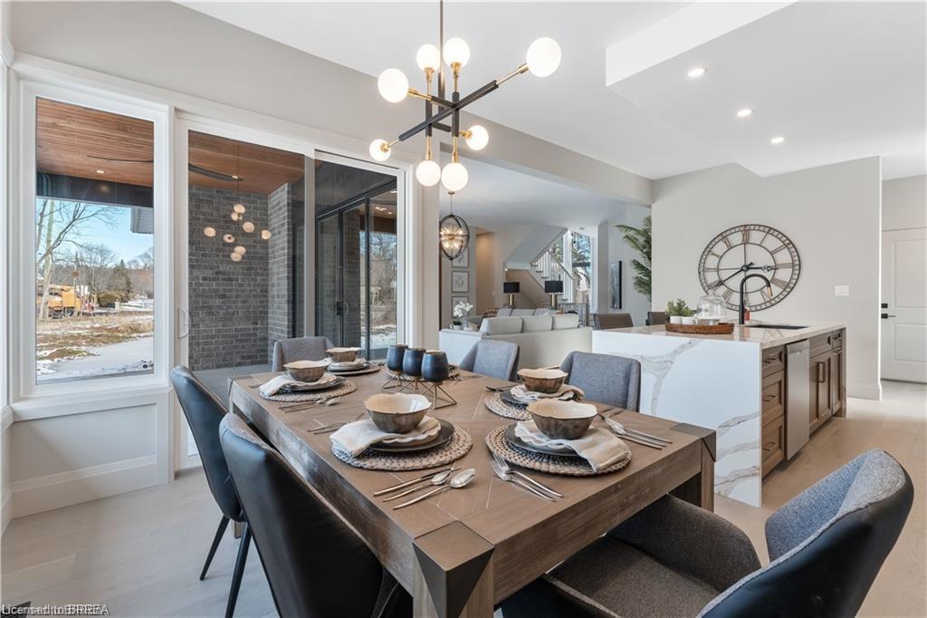 159 Parkside Drive, Brantford, ON - Indoor Photo Showing Dining Room