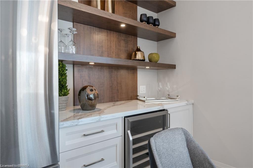 159 Parkside Drive, Brantford, ON - Indoor