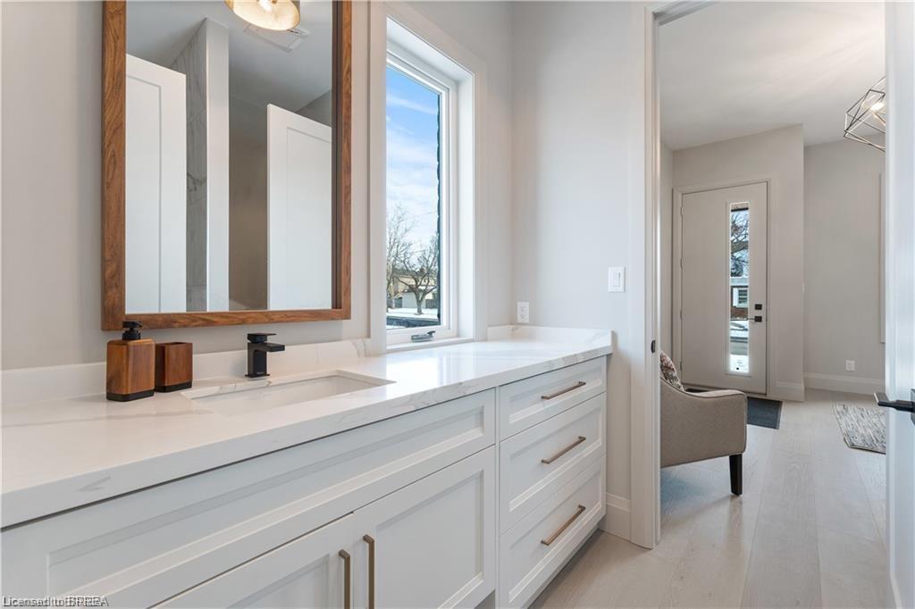 159 Parkside Drive, Brantford, ON - Indoor Photo Showing Bathroom
