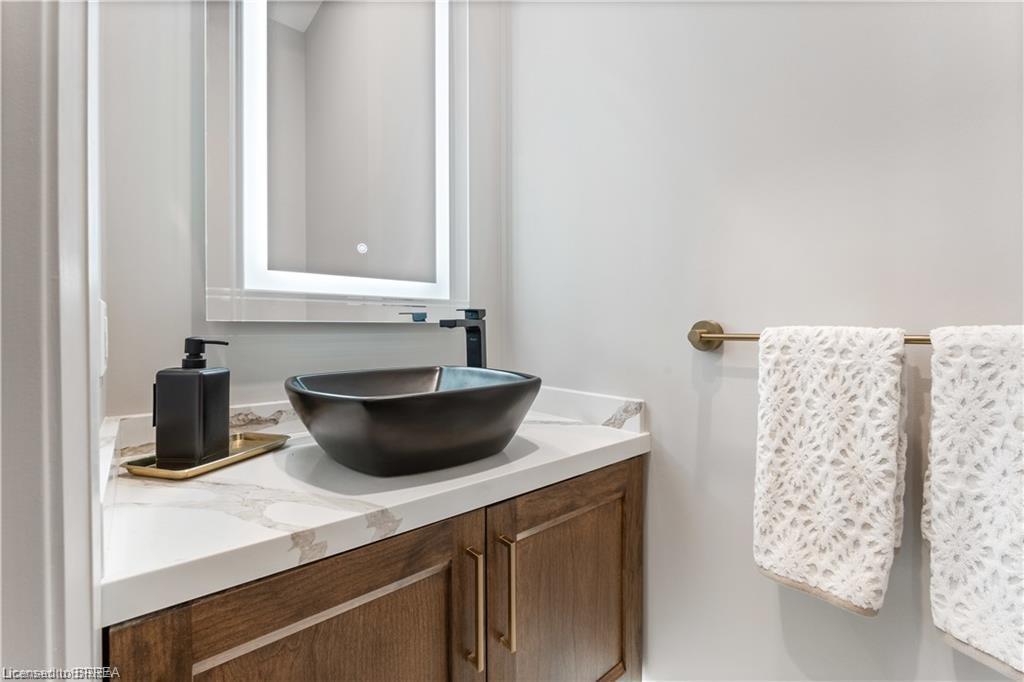 159 Parkside Drive, Brantford, ON - Indoor Photo Showing Bathroom