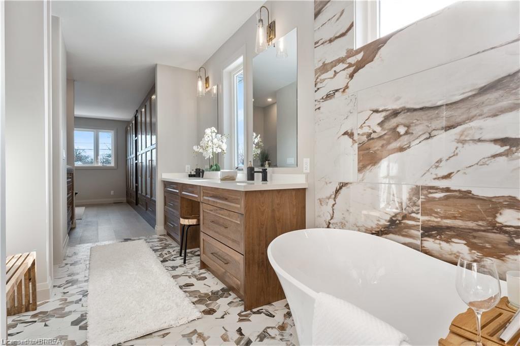 159 Parkside Drive, Brantford, ON - Indoor Photo Showing Bathroom