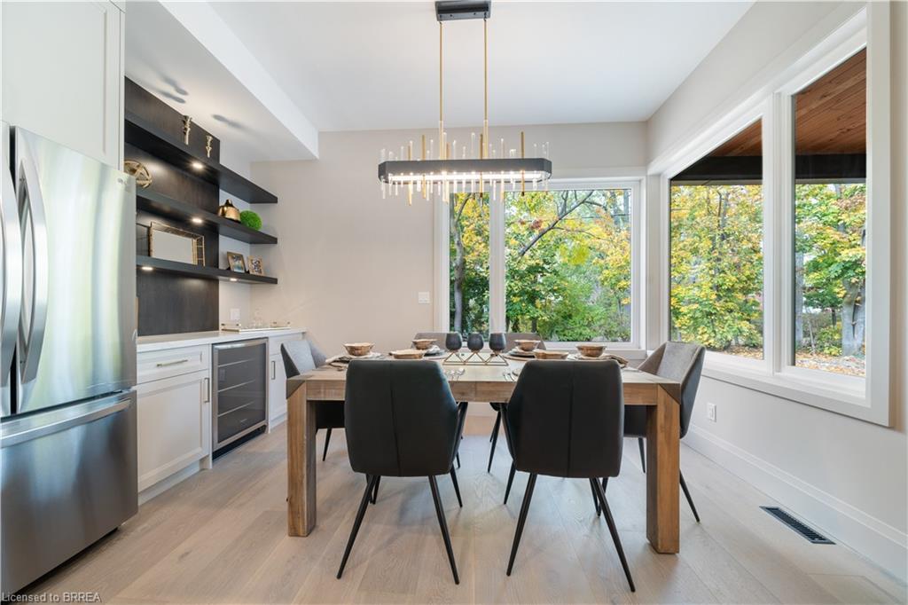 163 Parkside Drive, Brantford, ON - Indoor Photo Showing Dining Room