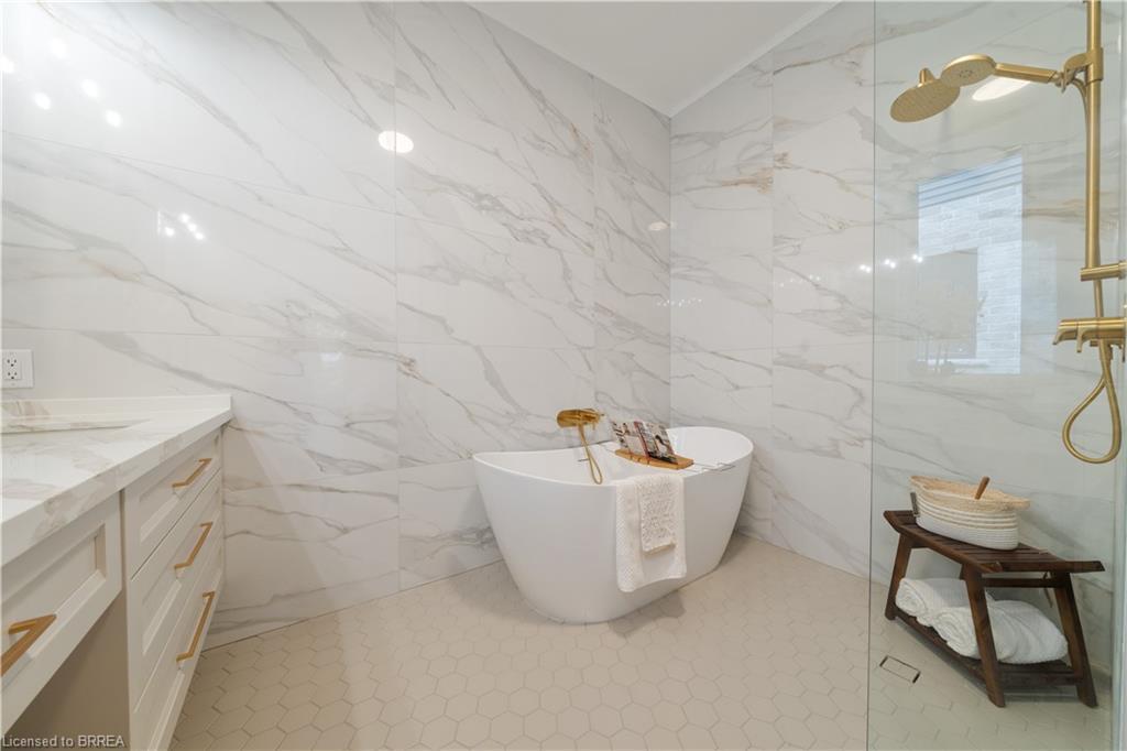 163 Parkside Drive, Brantford, ON - Indoor Photo Showing Bathroom