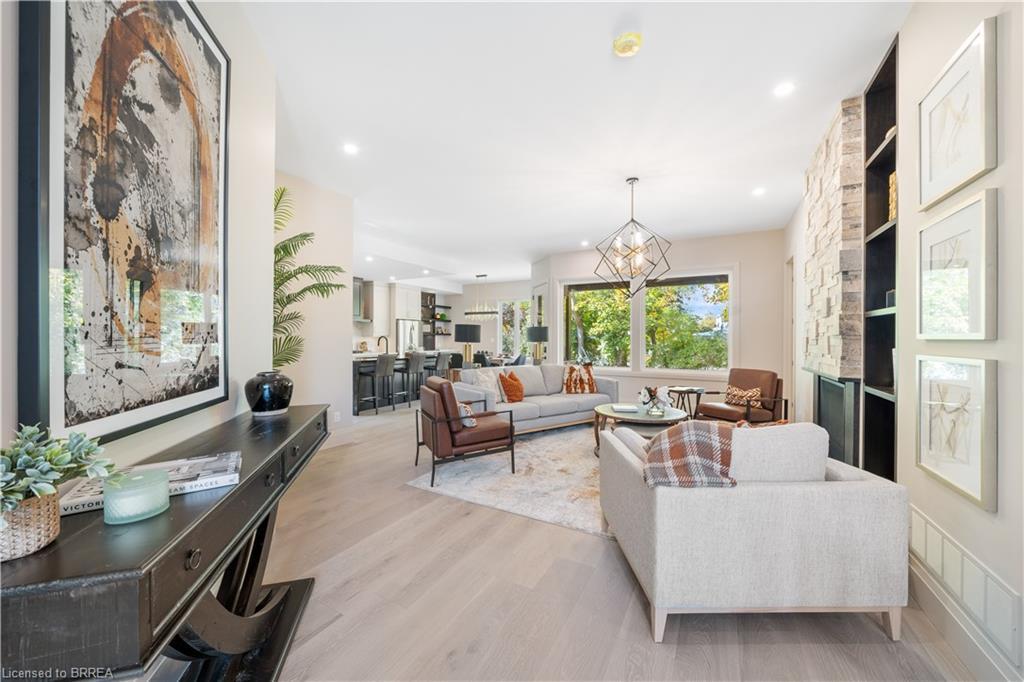163 Parkside Drive, Brantford, ON - Indoor Photo Showing Living Room