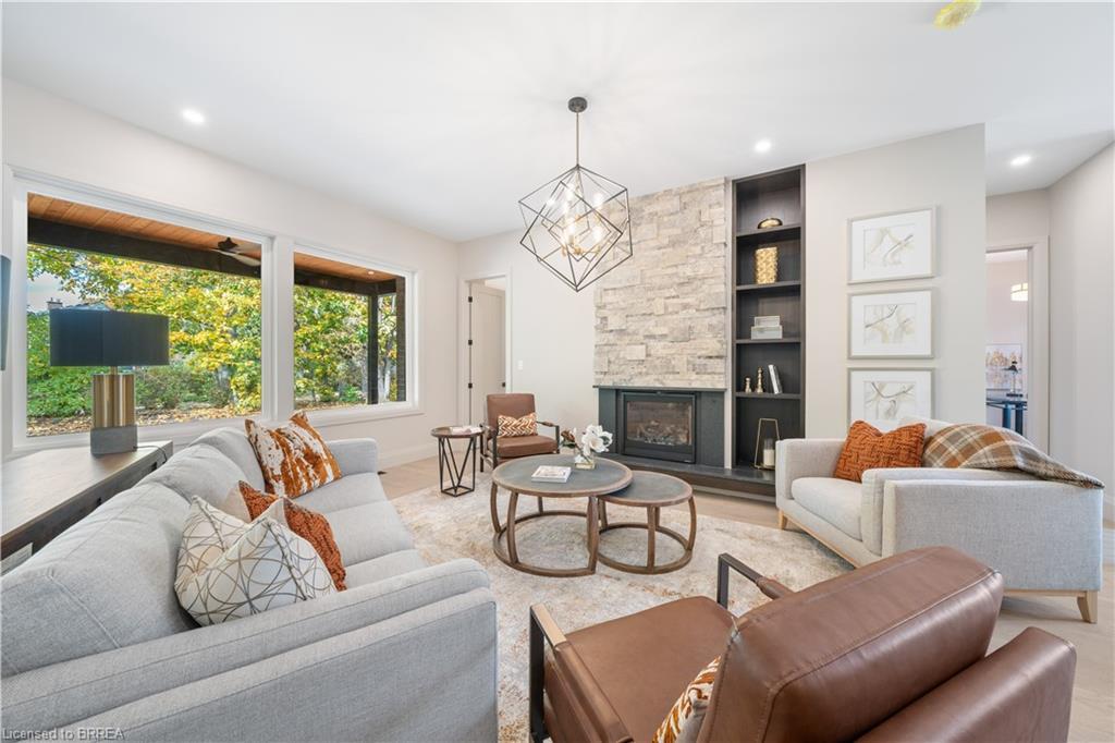 163 Parkside Drive, Brantford, ON - Indoor Photo Showing Living Room With Fireplace