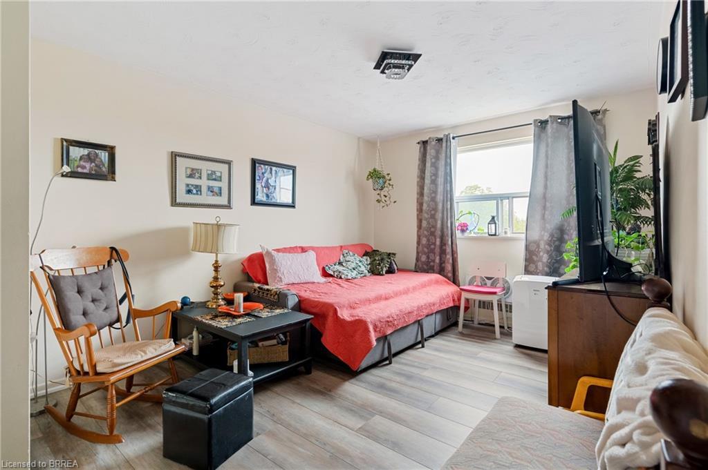 323-485 Thorold Road, Welland, ON - Indoor Photo Showing Bedroom