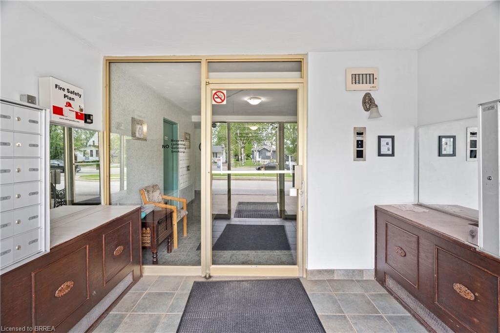 323-485 Thorold Road, Welland, ON - Indoor Photo Showing Other Room