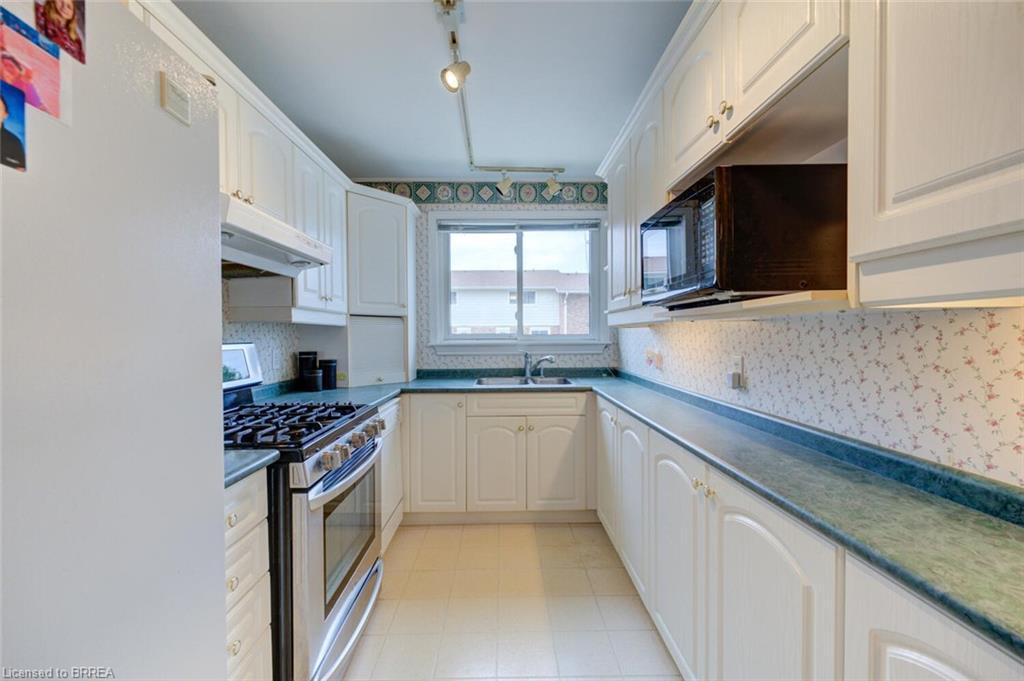 16-32 Montclair Crescent, Simcoe, ON - Indoor Photo Showing Kitchen With Double Sink