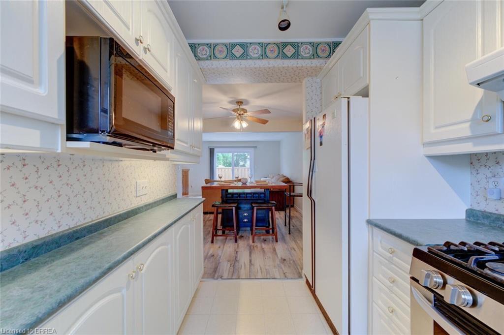 16-32 Montclair Crescent, Simcoe, ON - Indoor Photo Showing Kitchen