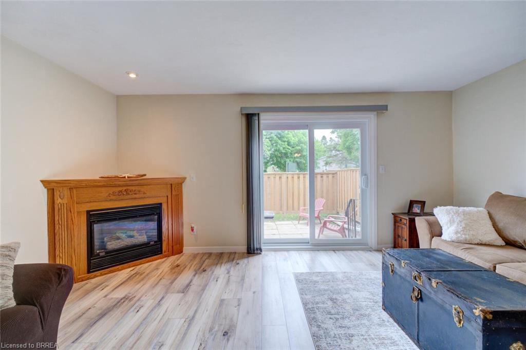 16-32 Montclair Crescent, Simcoe, ON - Indoor Photo Showing Living Room With Fireplace