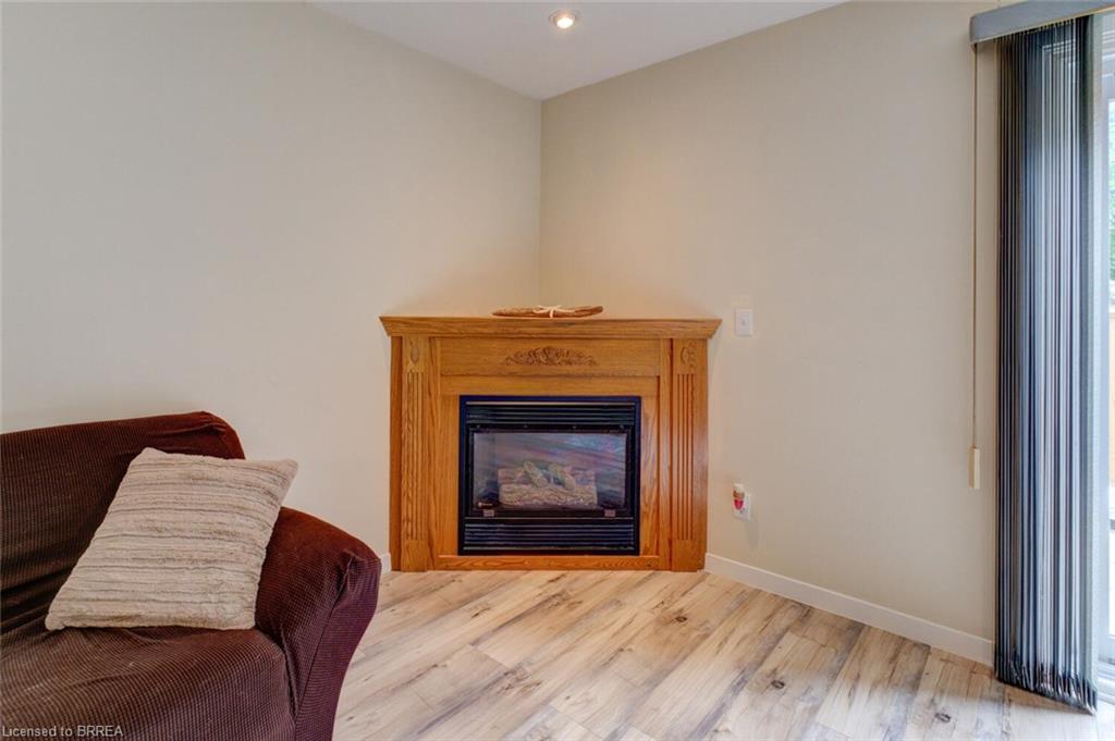 16-32 Montclair Crescent, Simcoe, ON - Indoor Photo Showing Living Room With Fireplace