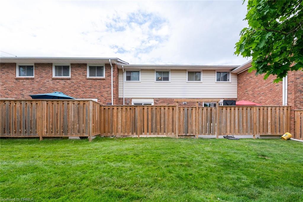 16-32 Montclair Crescent, Simcoe, ON - Outdoor