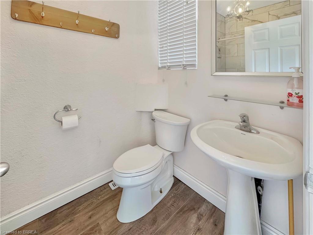 273 Brant Avenue, Brantford, ON - Indoor Photo Showing Bathroom