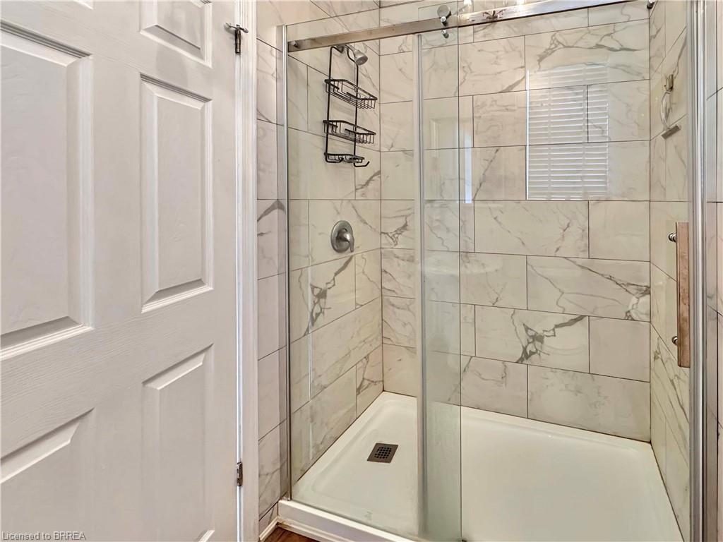 273 Brant Avenue, Brantford, ON - Indoor Photo Showing Bathroom