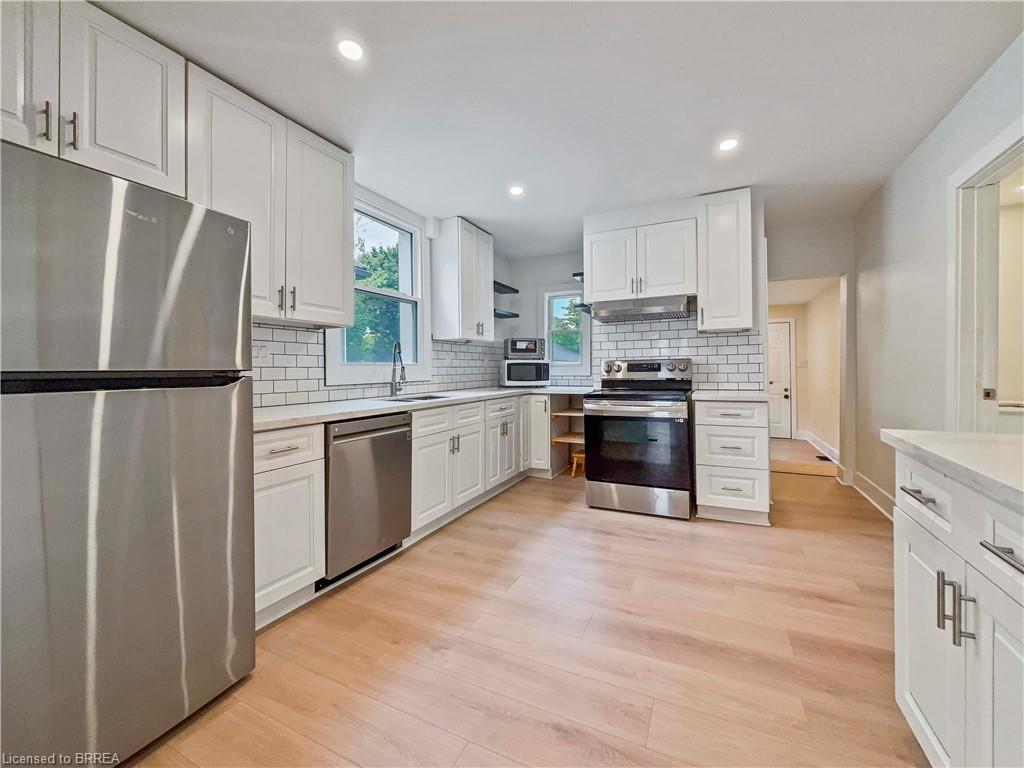 164 Nelson Street, Brantford, ON - Indoor Photo Showing Kitchen With Stainless Steel Kitchen With Upgraded Kitchen