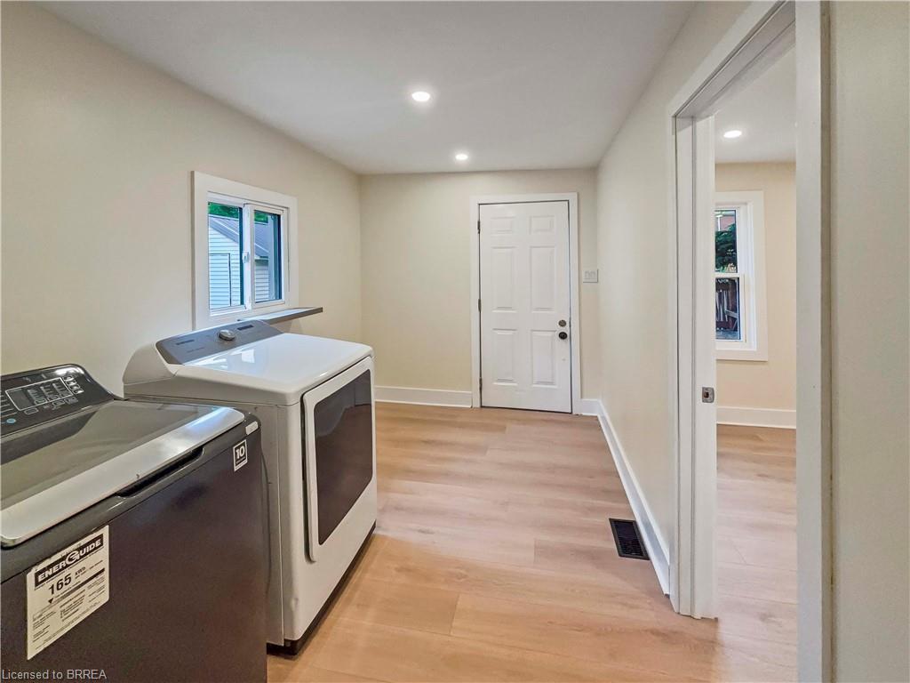164 Nelson Street, Brantford, ON - Indoor Photo Showing Laundry Room