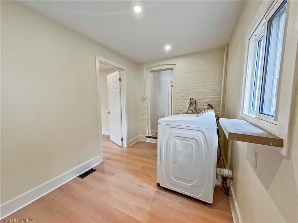 164 Nelson Street, Brantford, ON - Indoor Photo Showing Laundry Room
