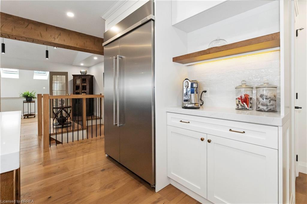 221 Old Onondaga Road E, Brantford, ON - Indoor