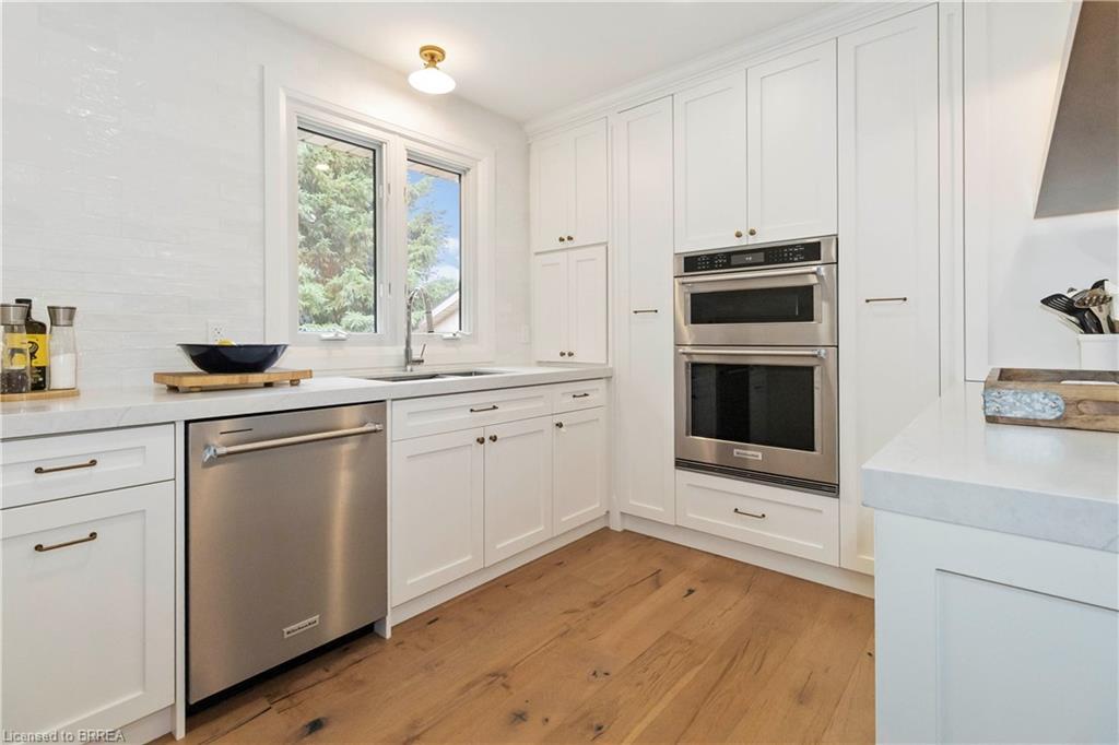 221 Old Onondaga Road E, Brantford, ON - Indoor Photo Showing Kitchen