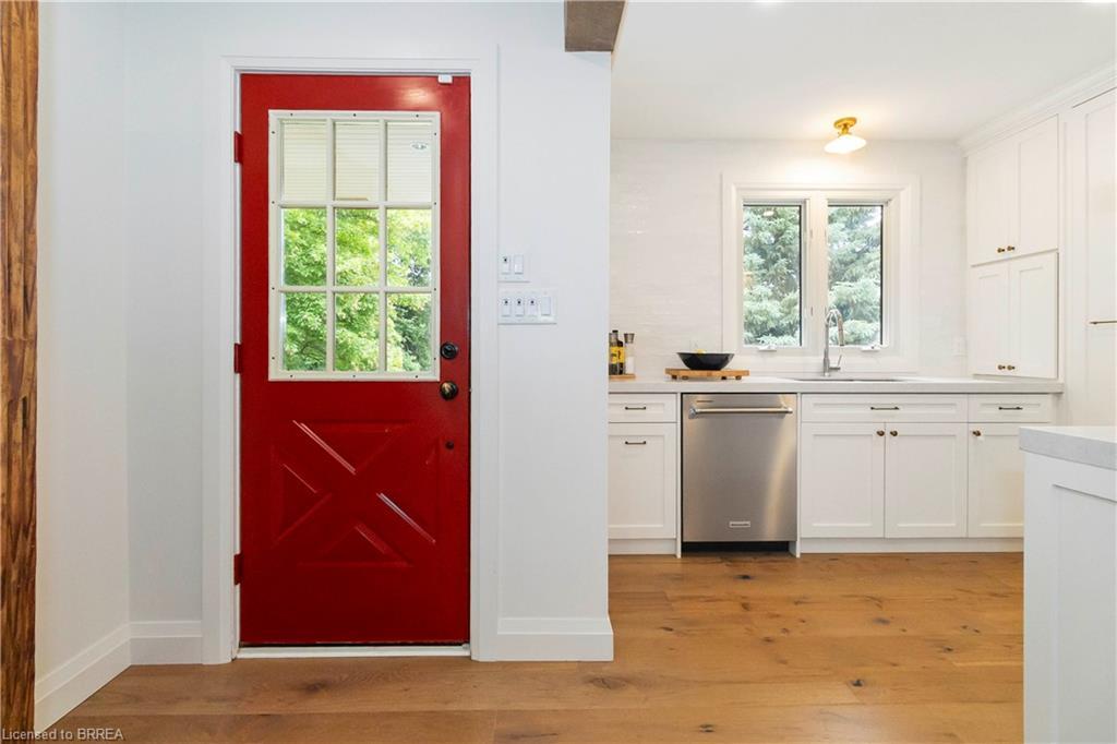 221 Old Onondaga Road E, Brantford, ON - Indoor