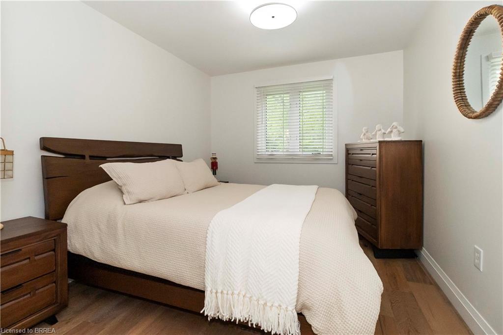 221 Old Onondaga Road E, Brantford, ON - Indoor Photo Showing Bedroom