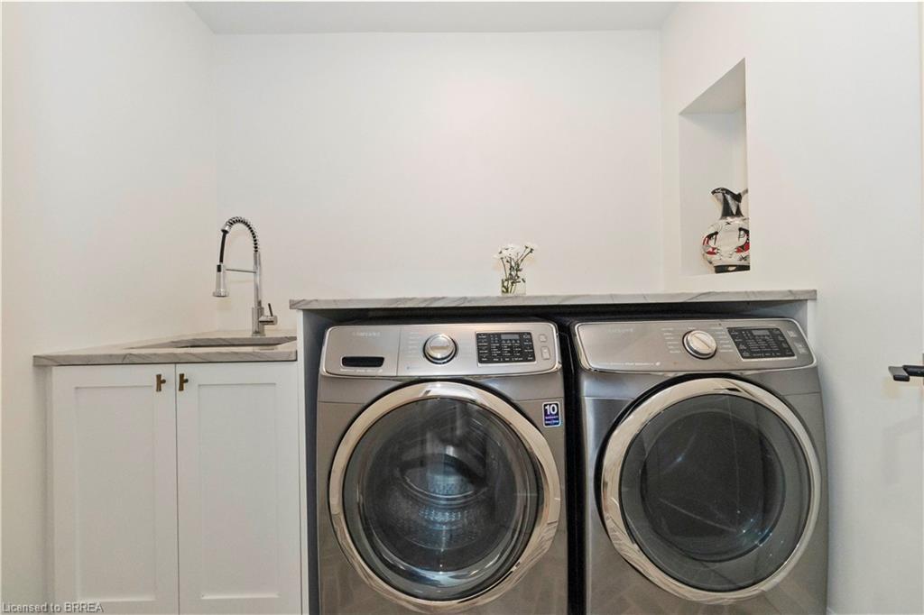 221 Old Onondaga Road E, Brantford, ON - Indoor Photo Showing Laundry Room