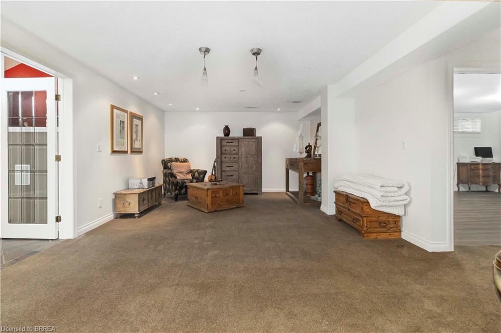 221 Old Onondaga Road E, Brantford, ON - Indoor