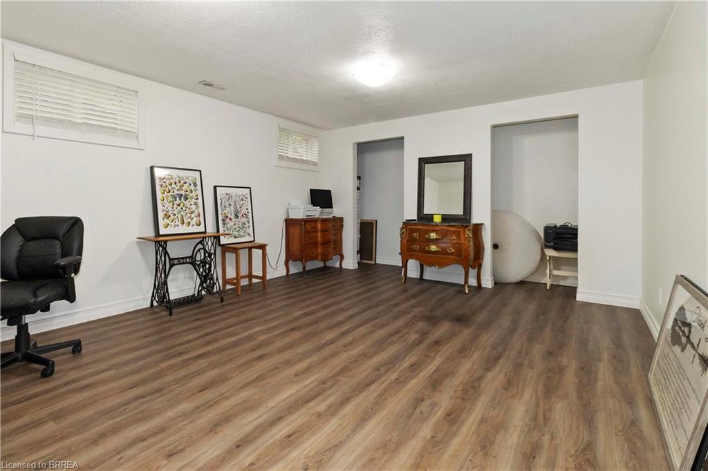 221 Old Onondaga Road E, Brantford, ON - Indoor