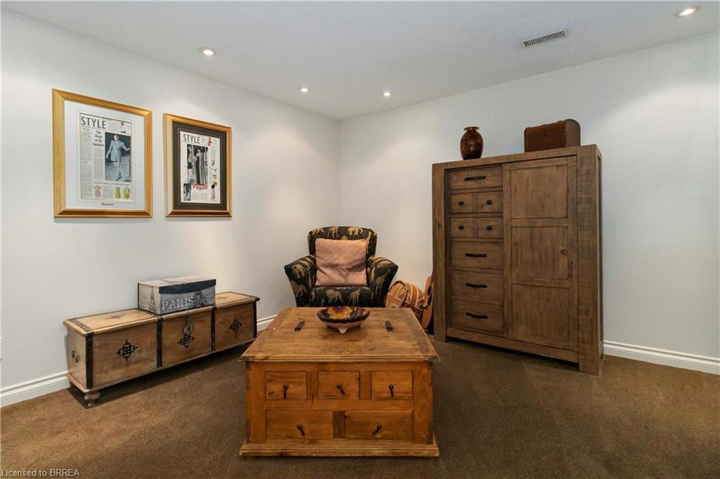 221 Old Onondaga Road E, Brantford, ON - Indoor